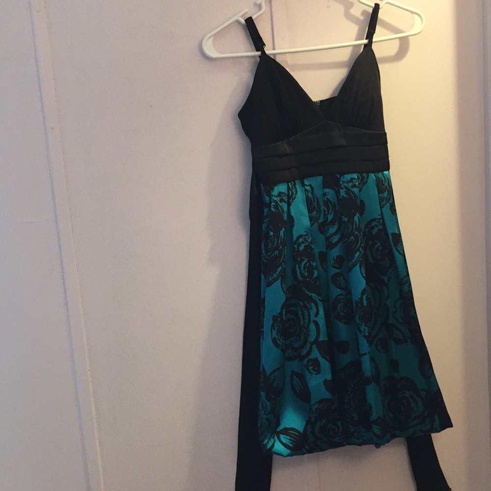Dress - Picture 2 of 4